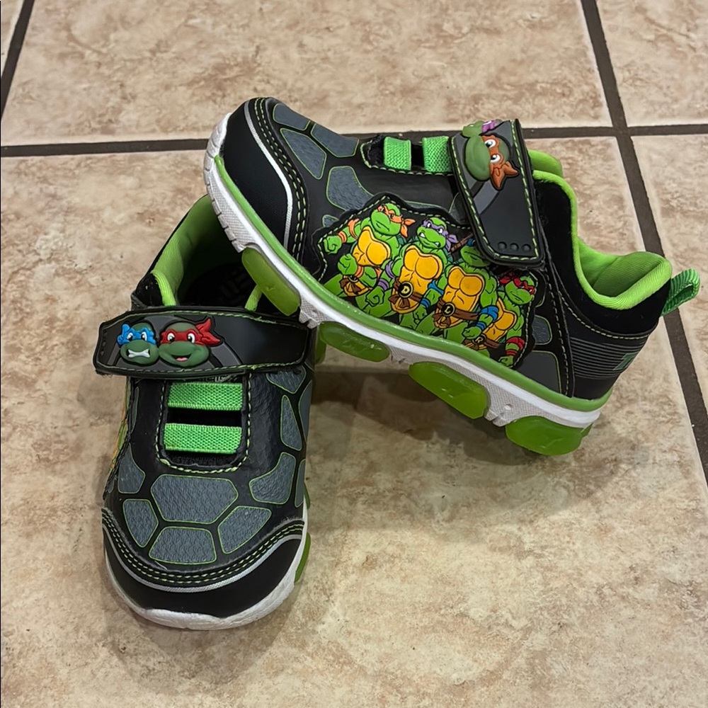 Size 7 toddler TMNT light up shoes